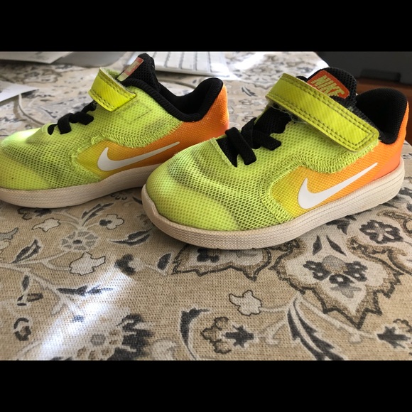 Nike Revolution 3 - Picture 2 of 5